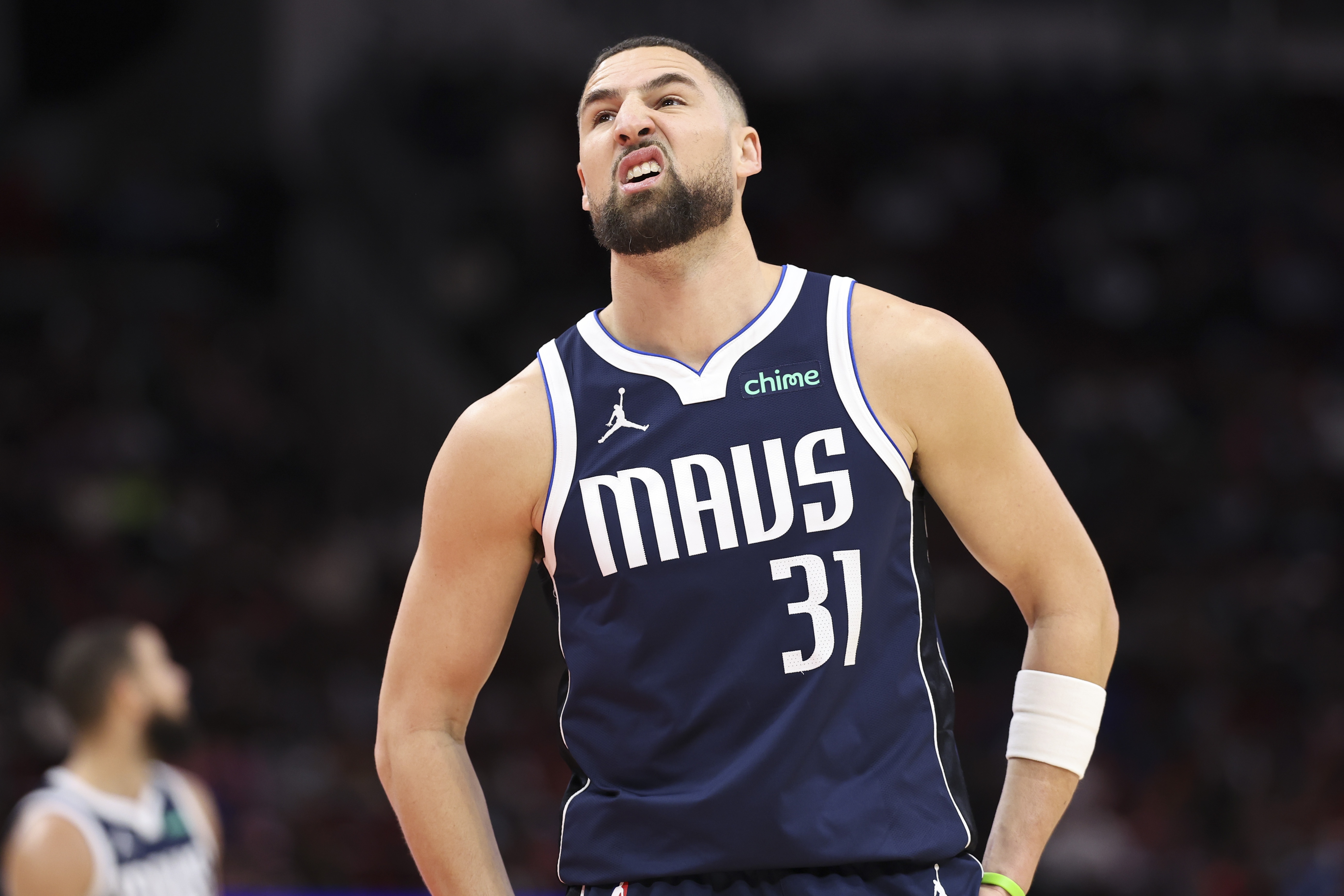 世界杯下载更新-手感冰凉！克莱出战22分钟8中1仅得5分2板2助 三分6中1